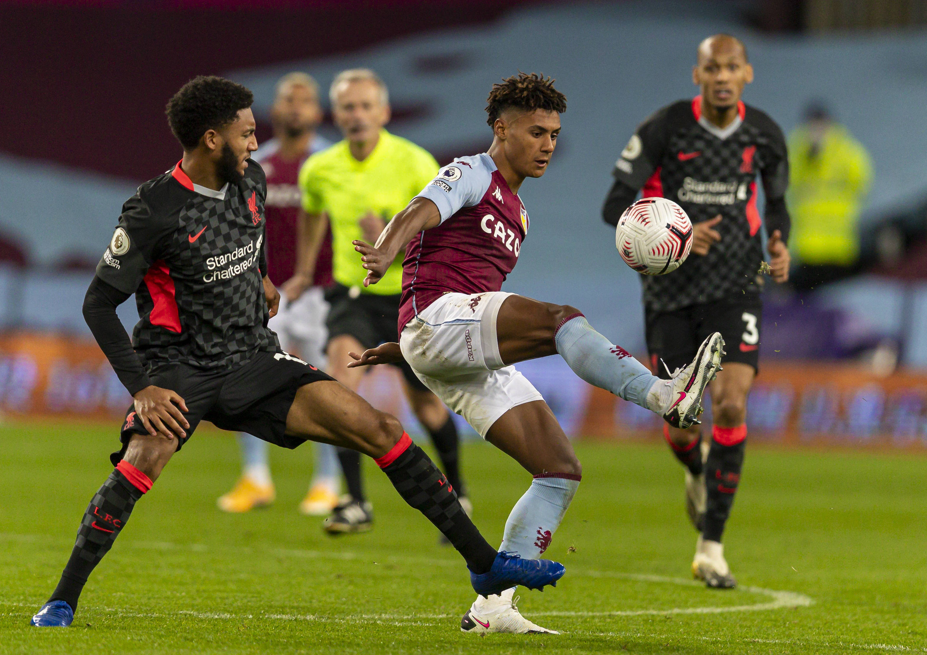 席上震耳欲 席上震耳欲